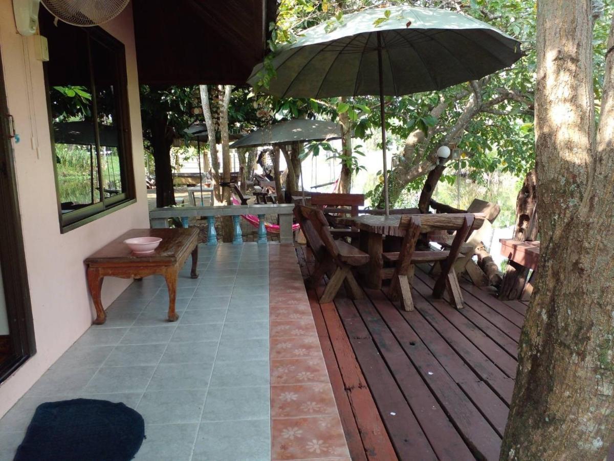 Baansuanleelawadee Resort Amphawa Extérieur photo