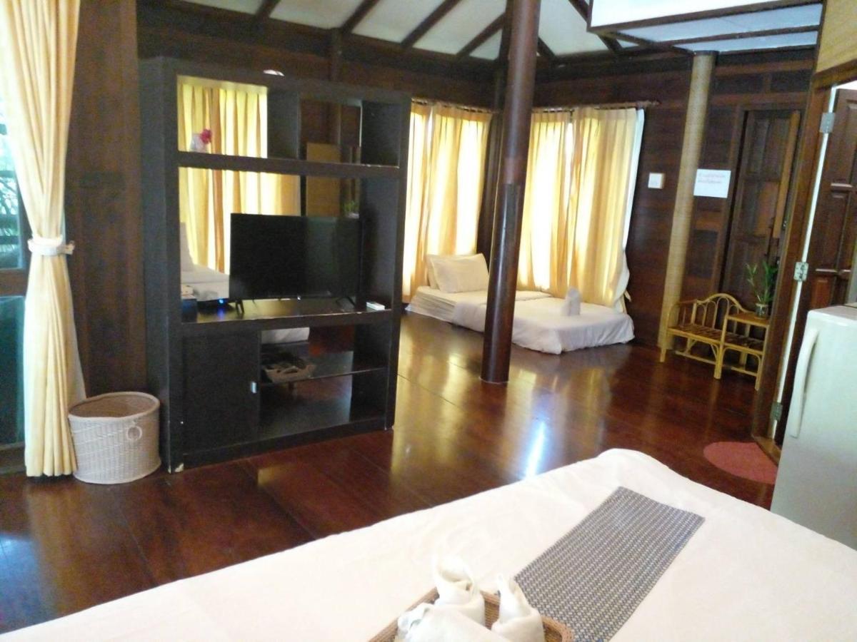 Baansuanleelawadee Resort Amphawa Extérieur photo