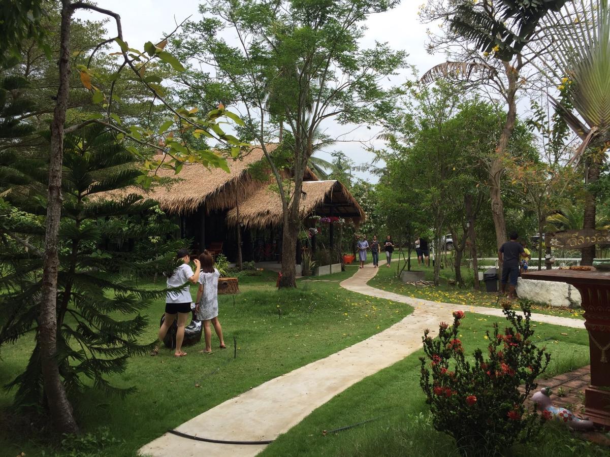 Baansuanleelawadee Resort Amphawa Extérieur photo