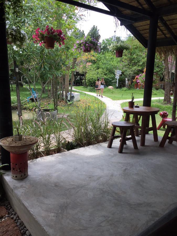 Baansuanleelawadee Resort Amphawa Extérieur photo