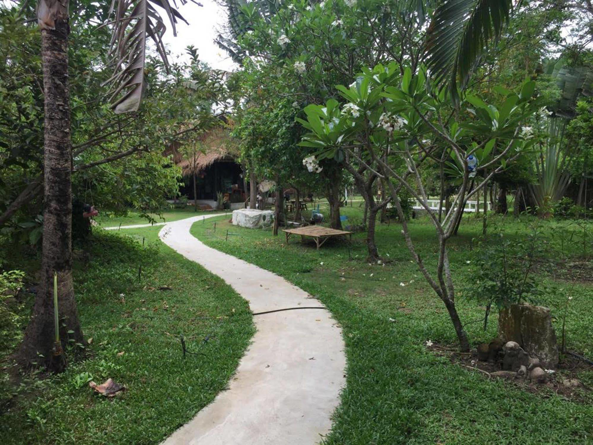 Baansuanleelawadee Resort Amphawa Extérieur photo
