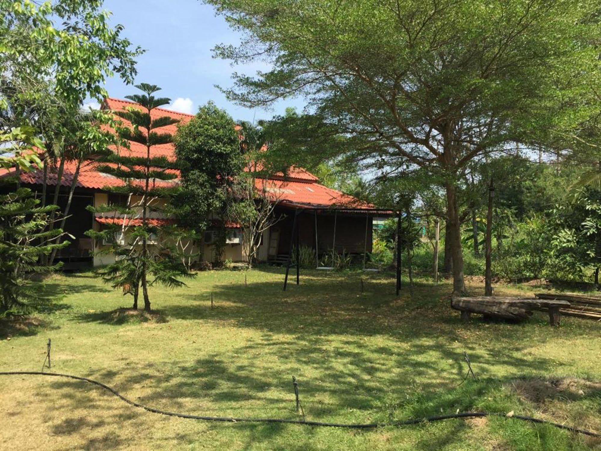 Baansuanleelawadee Resort Amphawa Extérieur photo